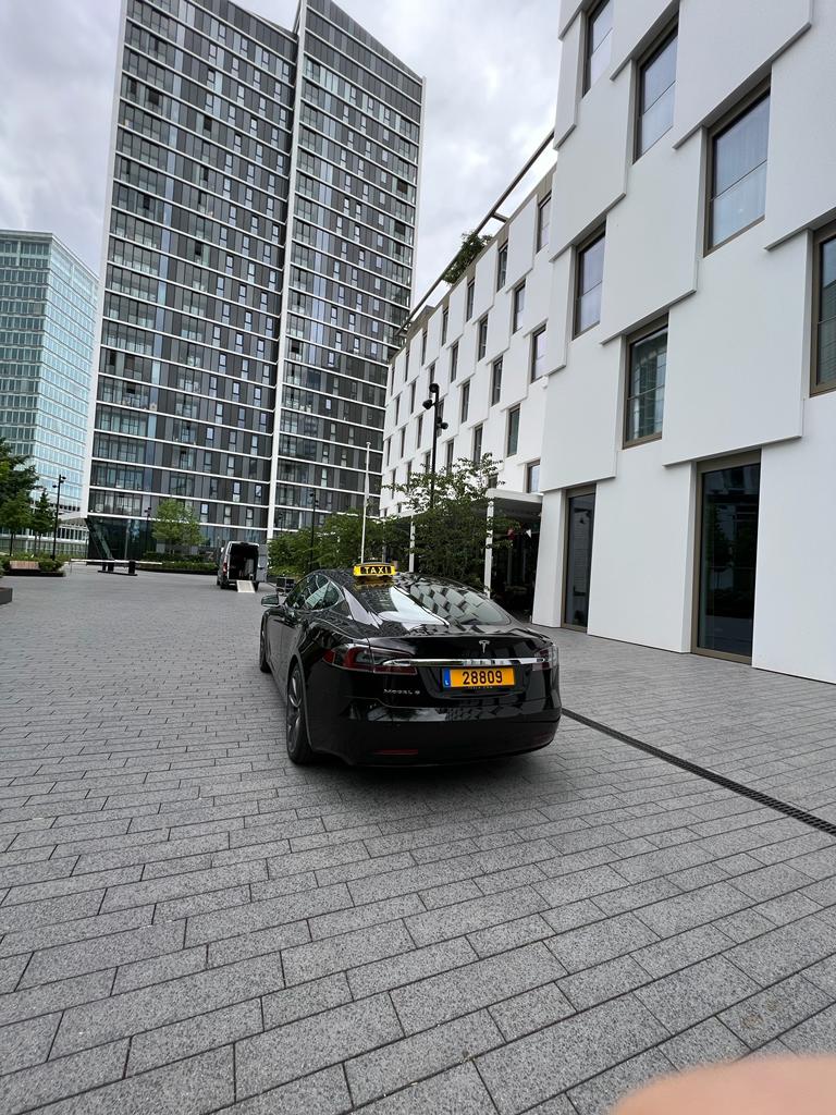 Tesla Model S Em Cloche d’Or